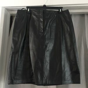 Nine West short 💯 leather skirt